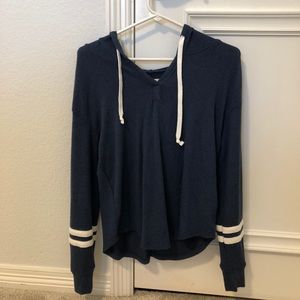 Hollister long sleeve with 2 stripes and hood
